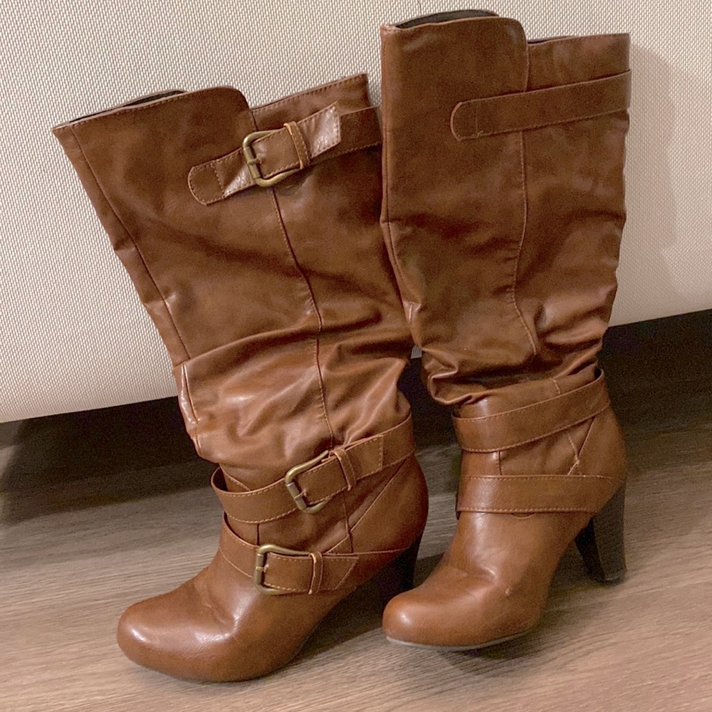 Brown leather boots, size 6.5
